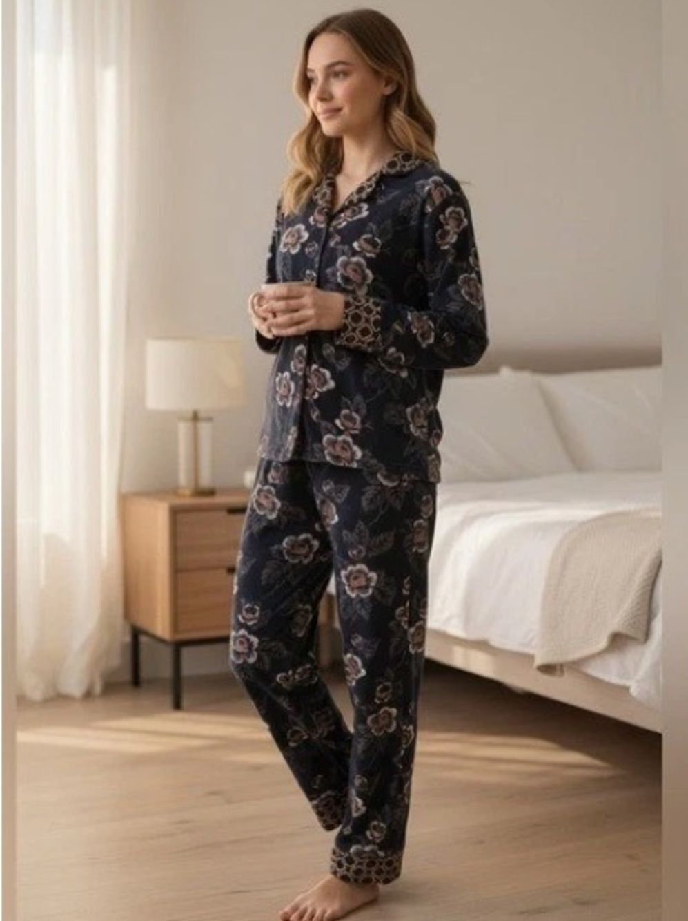 Vera Bradley 100% cotton Navy Floral Button-Front Pajama Set Pockets Size Medium